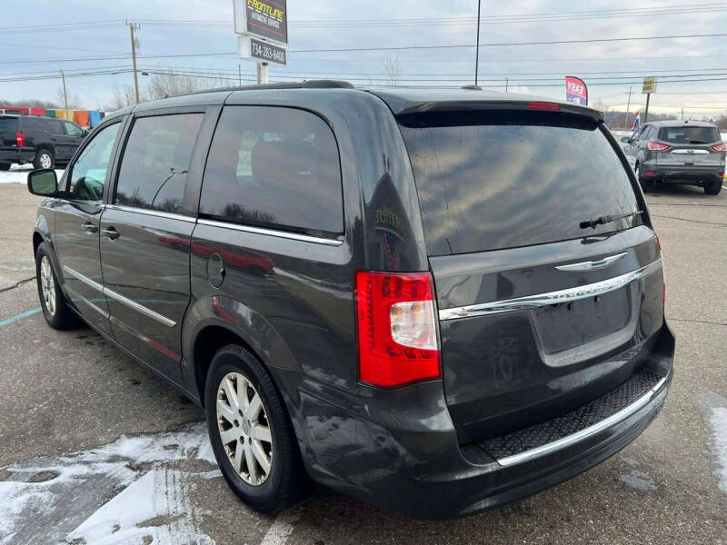 2012 Chrysler Town and Country Touring
