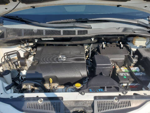 2015 Toyota Sienna LE 8-Passenger