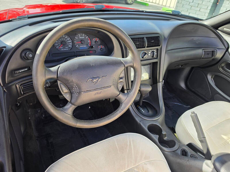 2000 Ford Mustang