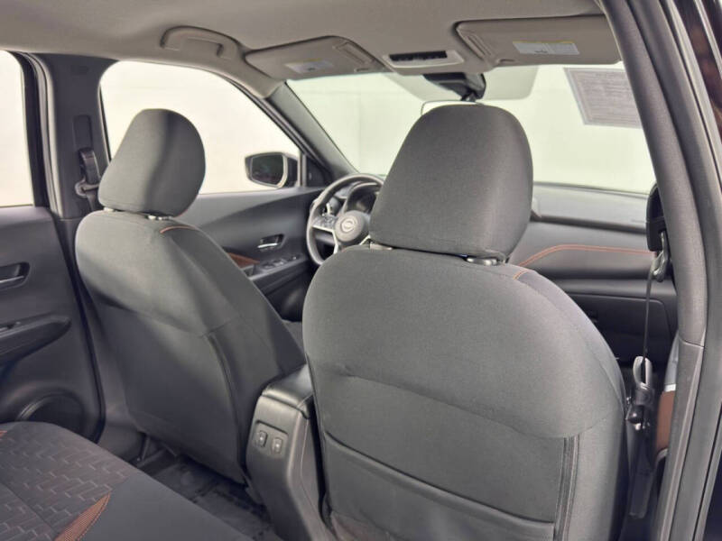 2022 Nissan Kicks SR