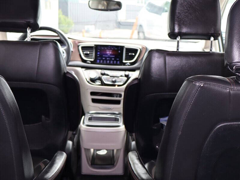 2017 Chrysler Pacifica Touring-L