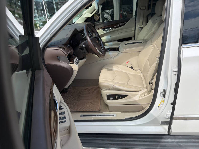 2016 Cadillac Escalade Luxury Collection