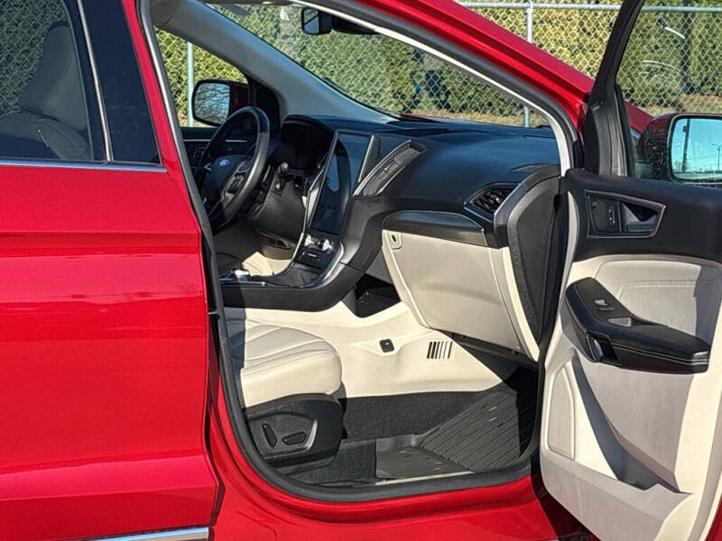 2022 Ford Edge Titanium