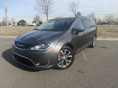 2018 Chrysler Pacifica for sale at Aren Auto Group in Chantilly VA