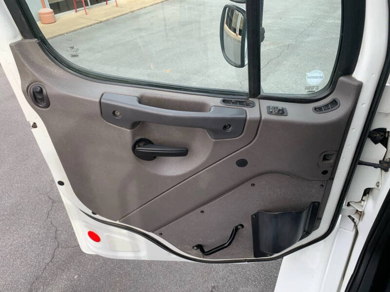 2017 Freightliner M2 106