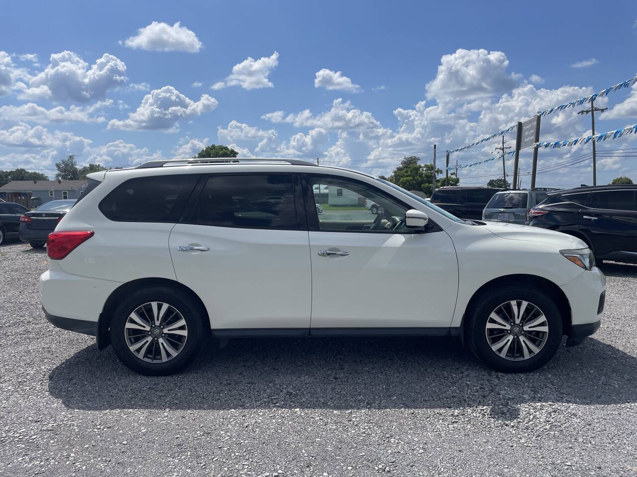 Brown (Beige) 2017 Nissan Pathfinder SUV / Crossover Front-Wheel Drive Continuously Variable Transmission