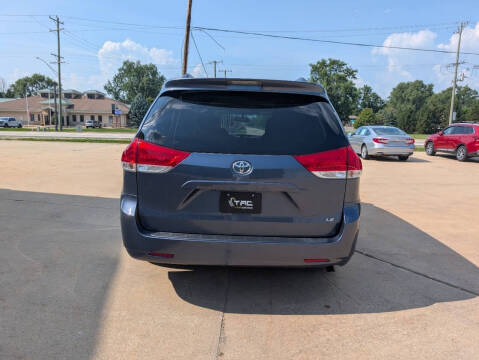 2014 Toyota Sienna LE 8-Passenger