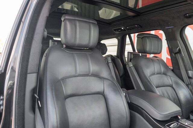 2019 Land Rover Range Rover 32
