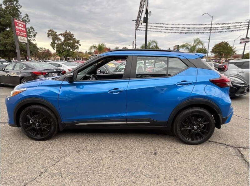2023 Nissan Kicks SR