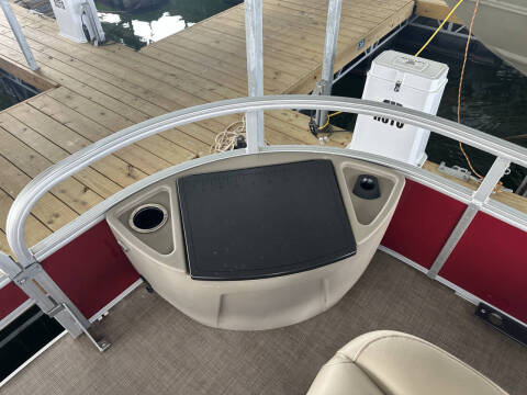 2022 Sun Tracker 24 DLX