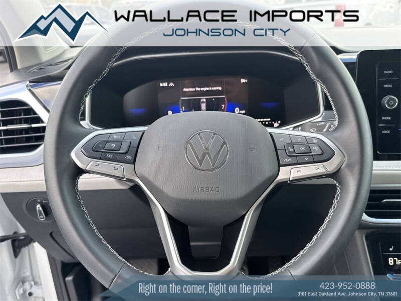 2025 Volkswagen Taos SE 4Motion