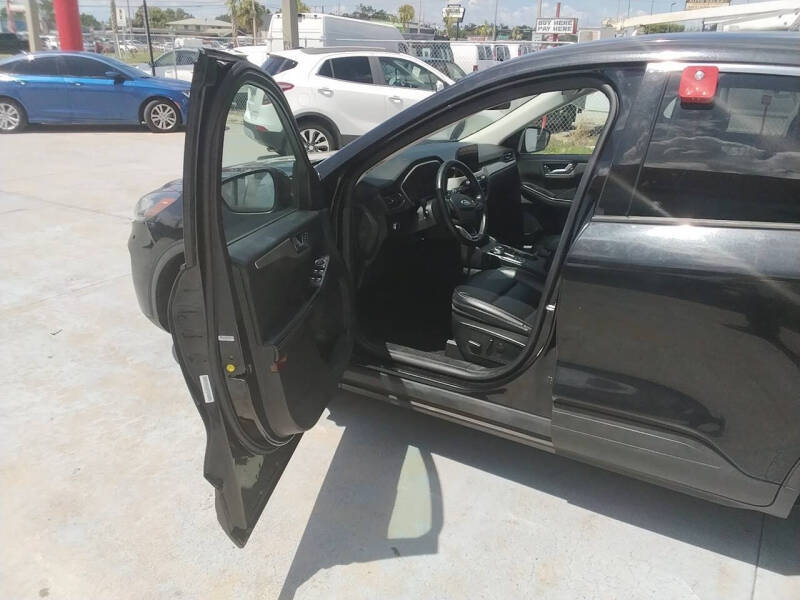 2022 Ford Escape SEL