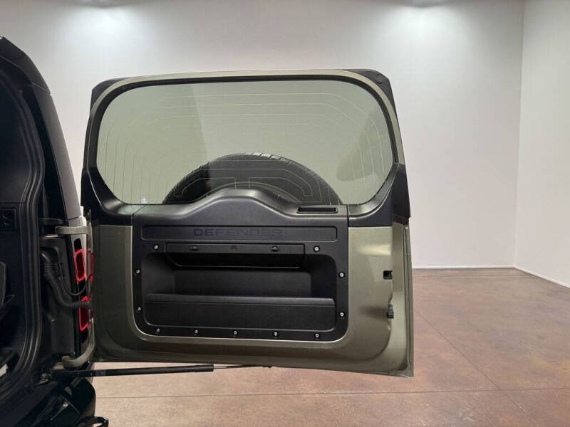 2024 Land Rover Defender 90 P400 X-Dynamic SE