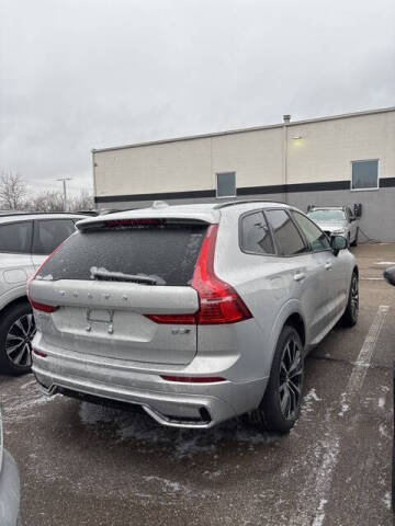 2025 Volvo XC60 B5 Plus Dark Theme