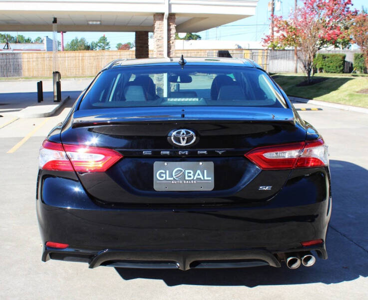 2020 Toyota Camry SE