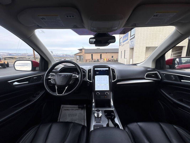 2022 Ford Edge Titanium