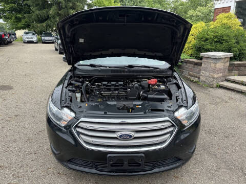 2013 Ford Taurus SE