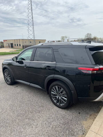 2024 Nissan Pathfinder SL