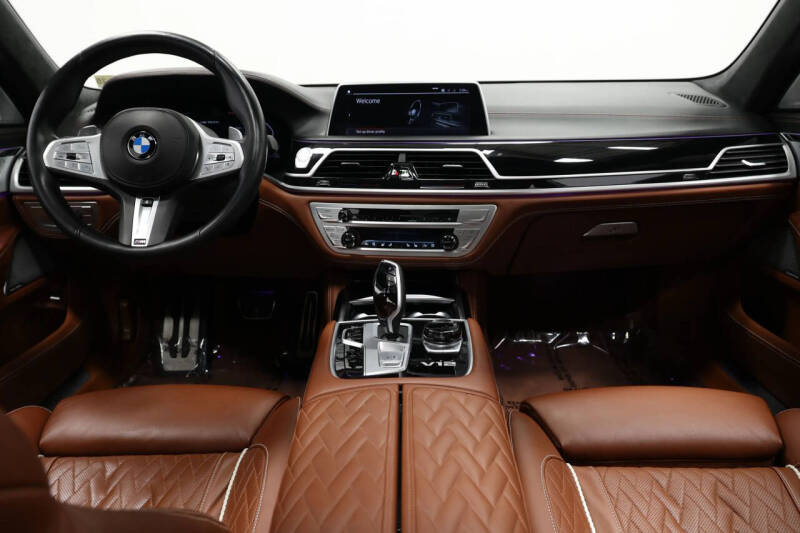 2022 BMW 7 Series M760i xDrive