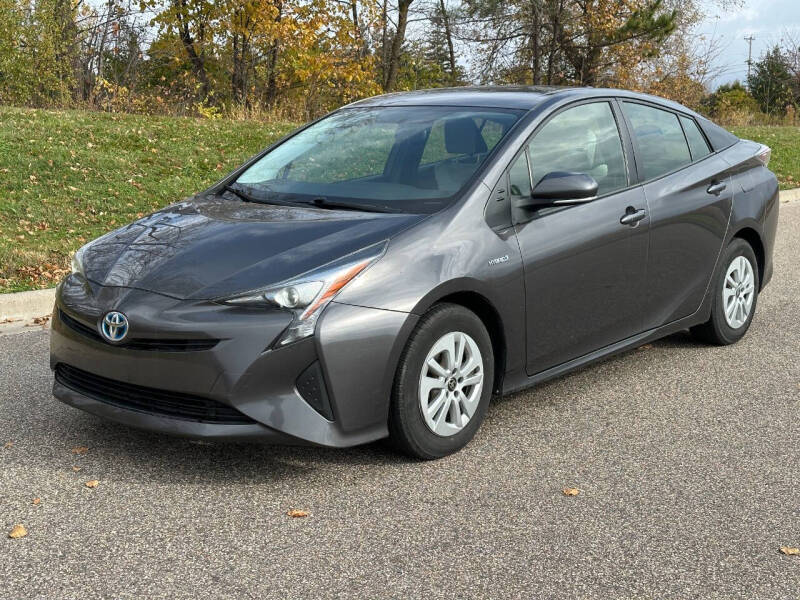 2016 Toyota Prius Two's photo