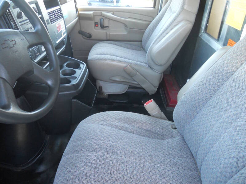 2007 Chevrolet Express G3500 null photo 13