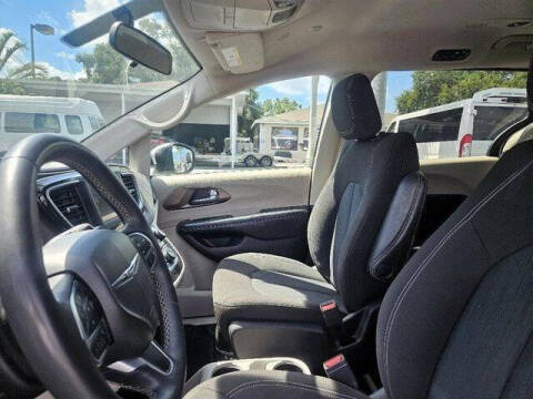 2022 Chrysler Voyager LX