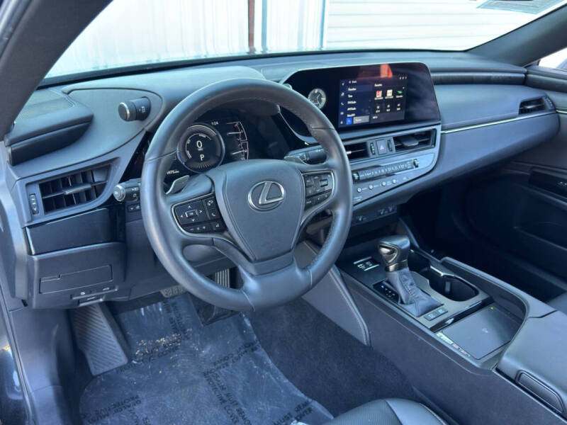 2023 Lexus ES 300h
