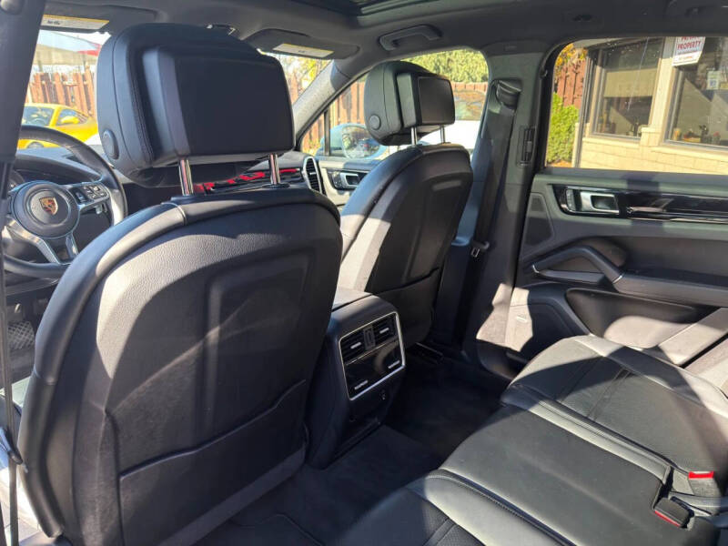 2022 Porsche Cayenne Platinum Edition