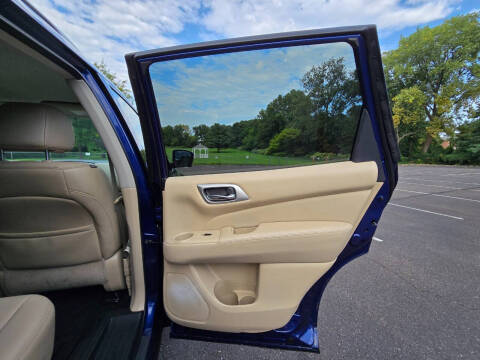 2017 Nissan Pathfinder SL