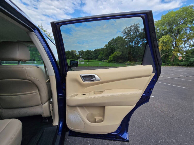 2017 Nissan Pathfinder SL