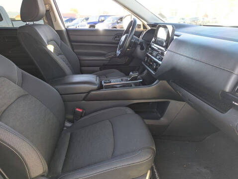 2023 Nissan Pathfinder SV