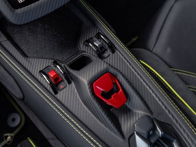 2025 Lamborghini Revuelto