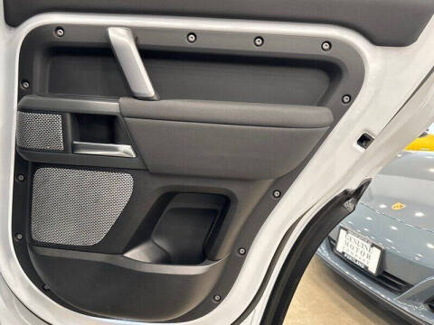 2023 Land Rover Defender 130 X-Dynamic SE