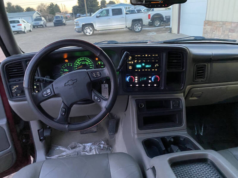 2004 Chevrolet Suburban 1500 LT