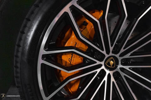 2025 Lamborghini Urus SE