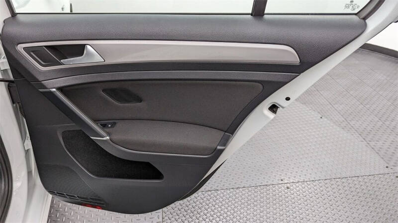 2016 Volkswagen e-Golf SE