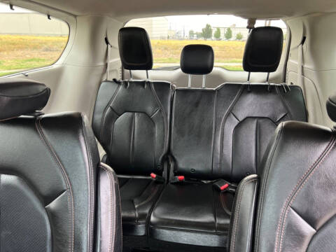 2017 Chrysler Pacifica Touring-L Plus