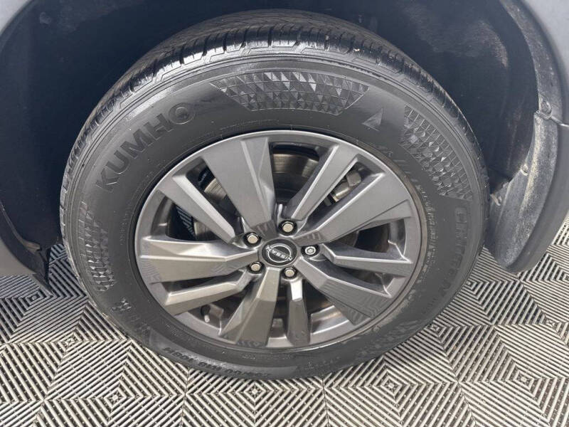 2022 Nissan Pathfinder SV