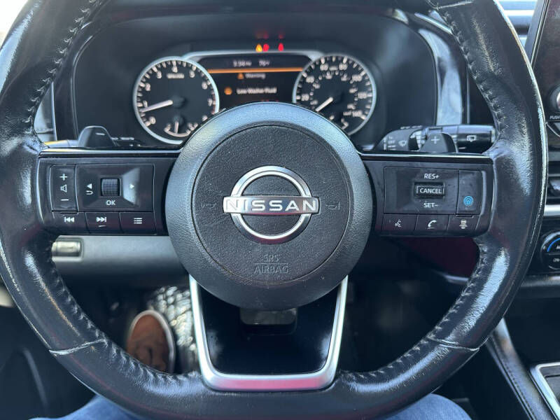 2022 Nissan Pathfinder SV