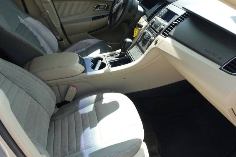 2015 Ford Taurus