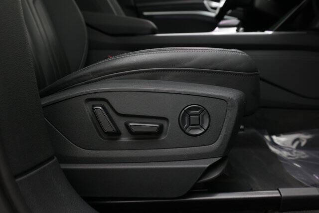 2022 Audi e-tron quattro Premium Plus