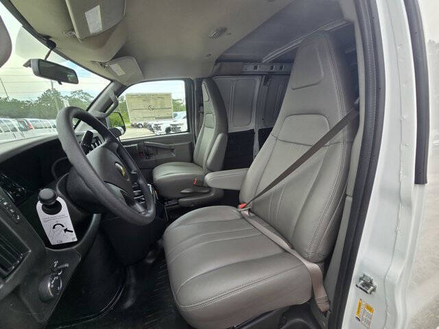 2025 Chevrolet Express 2500