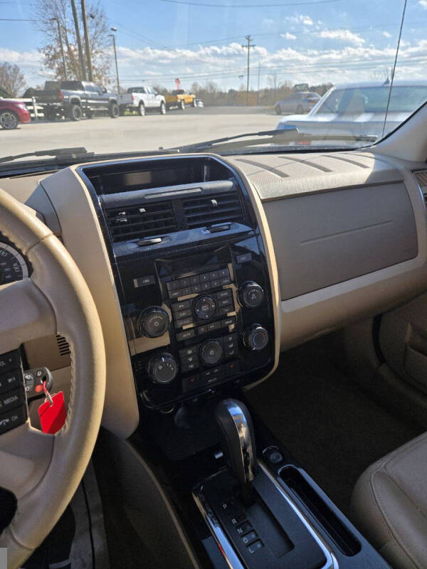 2011 Ford Escape Limited photo 18