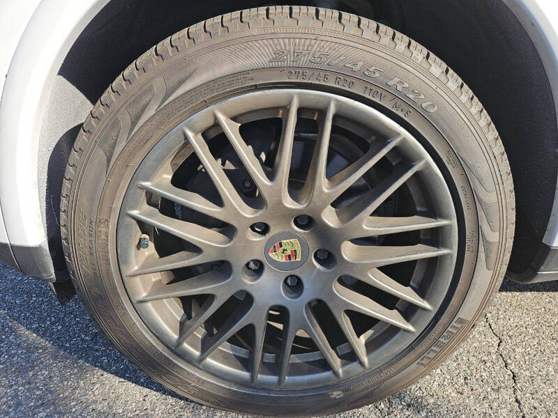2017 Porsche Cayenne Platinum Edition