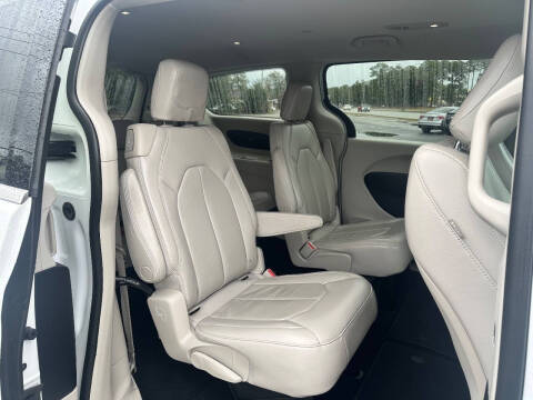 2017 Chrysler Pacifica Touring-L