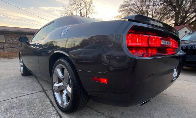 2013 Dodge Challenger R/T photo 11