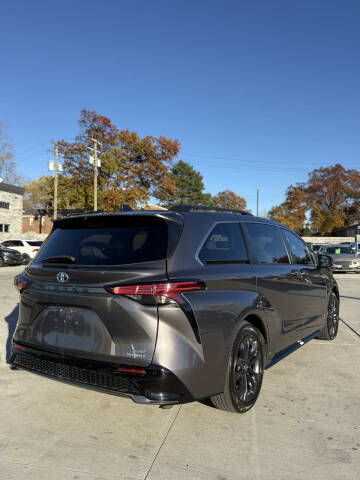 2022 Toyota Sienna XSE 7-Passenger