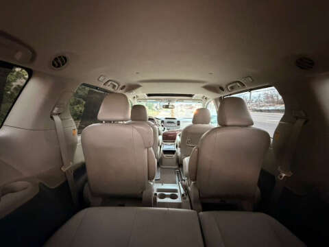 2013 Toyota Sienna XLE 8-Passenger