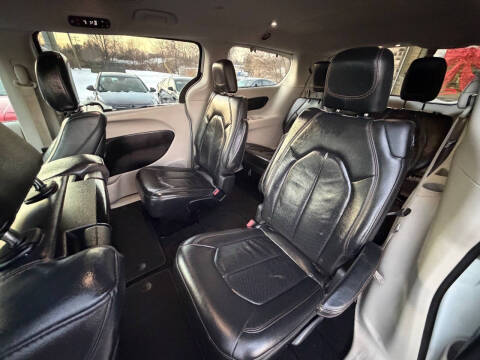 2017 Chrysler Pacifica Touring-L Plus