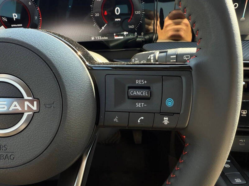 2025 Nissan Kicks SR